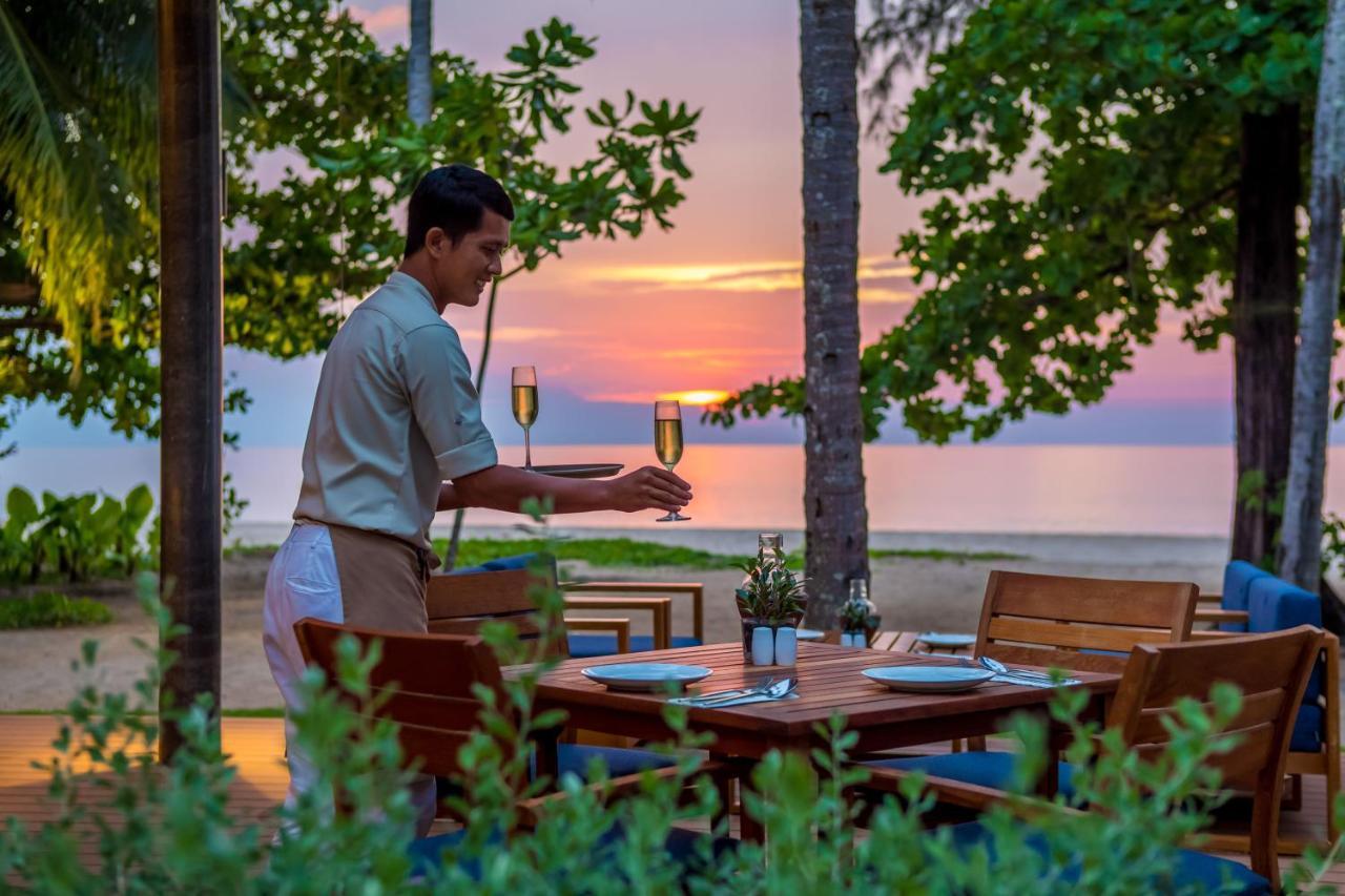 Outrigger Khao Lak Beach Resort - Sha Extra Plus Exterior foto Sunset at the Beach Club