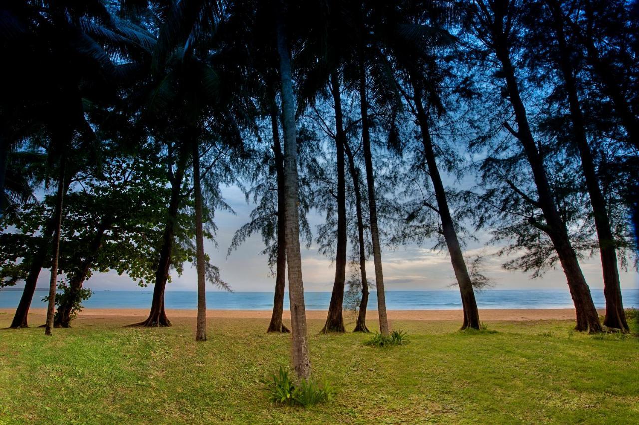Outrigger Khao Lak Beach Resort - Sha Extra Plus Exterior foto Beach at the resort
