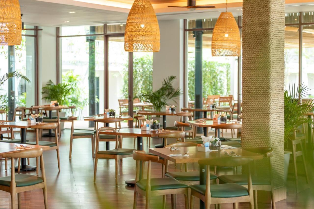 Outrigger Khao Lak Beach Resort - Sha Extra Plus Exterior foto The restaurant