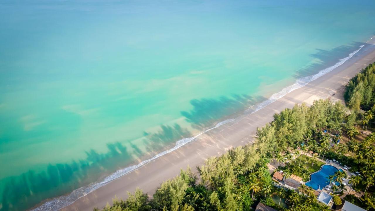 Outrigger Khao Lak Beach Resort - Sha Extra Plus Exterior foto Aerial view of the beach