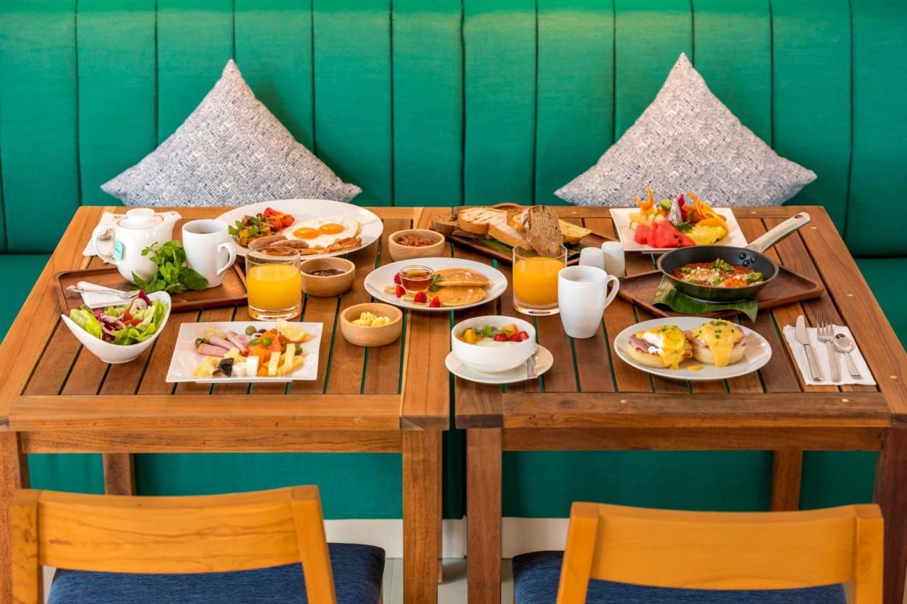 Outrigger Khao Lak Beach Resort - Sha Extra Plus Exterior foto A breakfast buffet