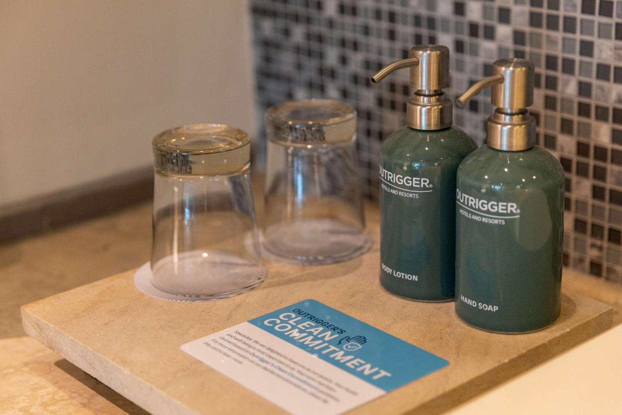Outrigger Khao Lak Beach Resort - Sha Extra Plus Exterior foto Soap and lotion dispensers