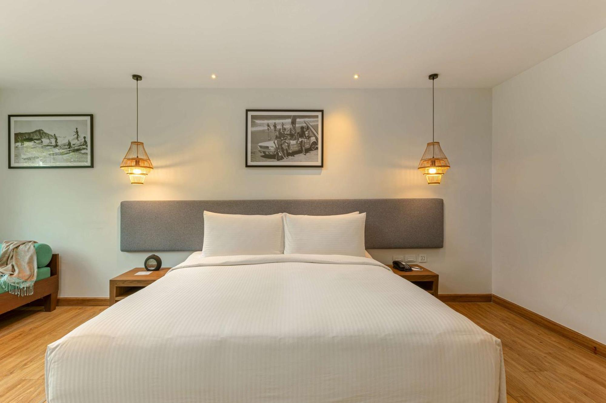 Outrigger Khao Lak Beach Resort - Sha Extra Plus Exterior foto A bedroom at the hotel