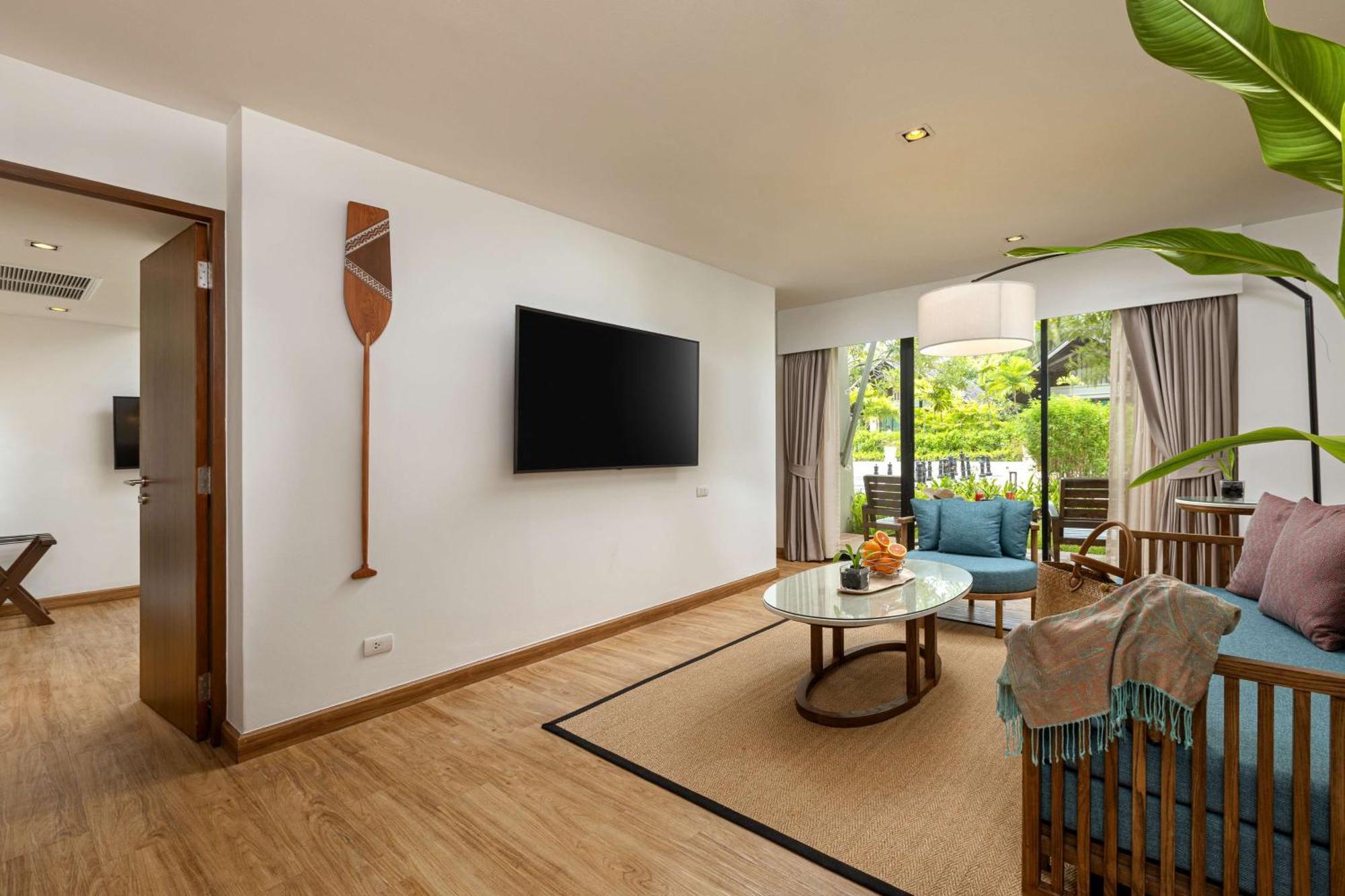 Outrigger Khao Lak Beach Resort - Sha Extra Plus Exterior foto Living room of a two-bedroom villa