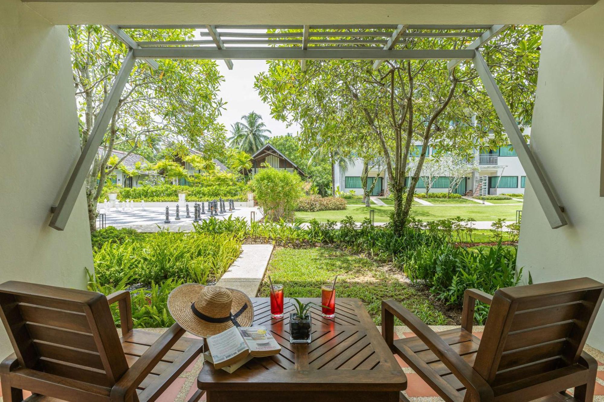 Outrigger Khao Lak Beach Resort - Sha Extra Plus Exterior foto The resort's garden