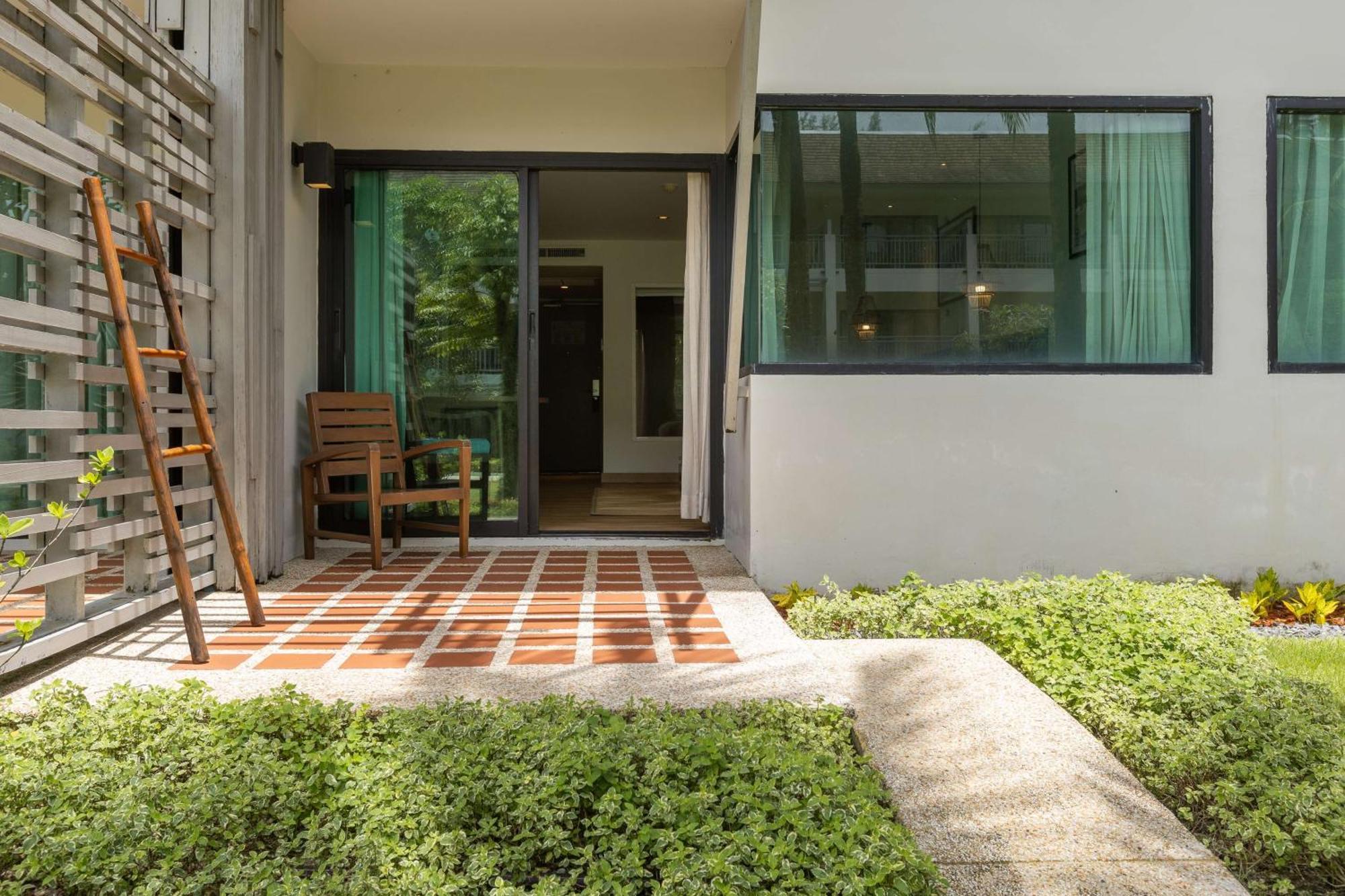 Outrigger Khao Lak Beach Resort - Sha Extra Plus Exterior foto A typical house in the village